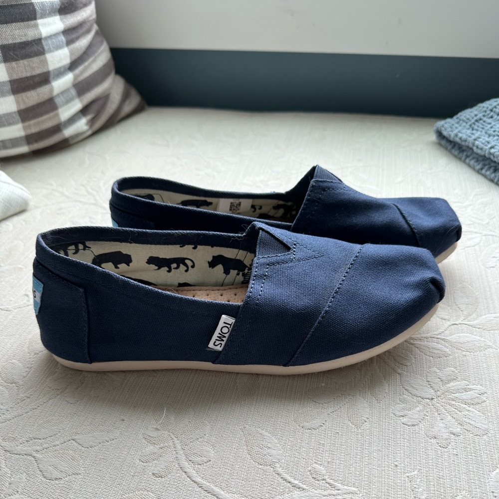 Women’s Tom’s